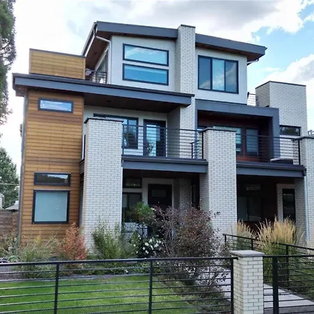 Luxurious, Modern Townhome 5 Minute Walk From Cherry Creek North